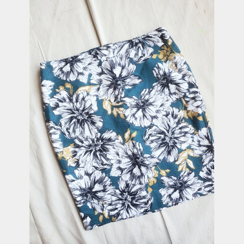 🔴3/$20 Ann Taylor Floral Back Zip Up Career Work Professional Pencil Skirt